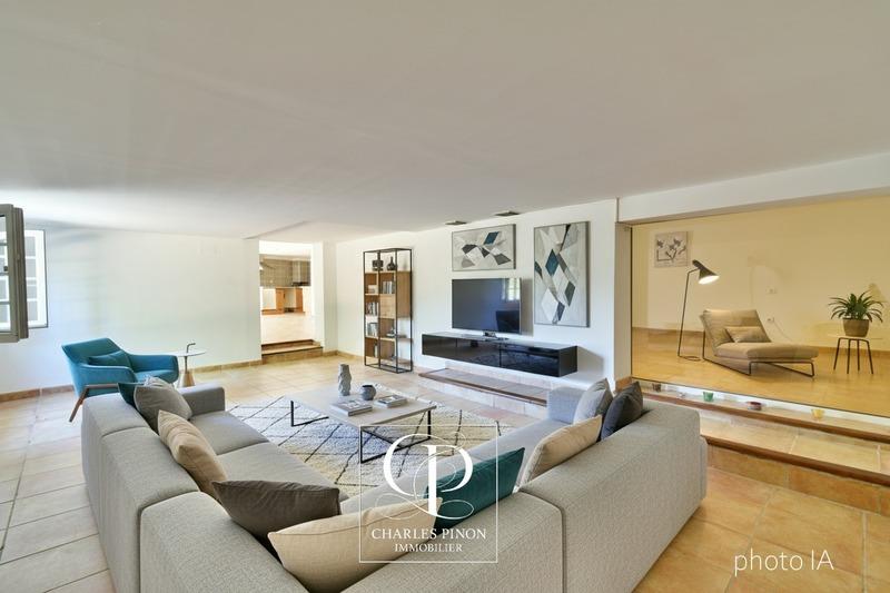 Villa - 289 m² - 9 pièces