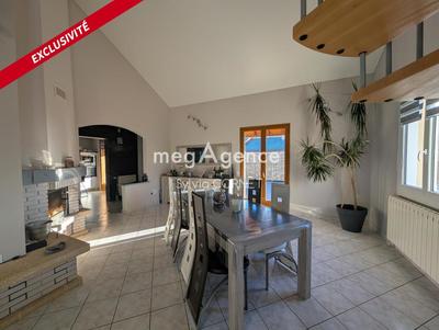 Maison traditionnelle - 190 m² - 4 pièces