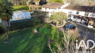 Maison - 290 m² - 8 pièces