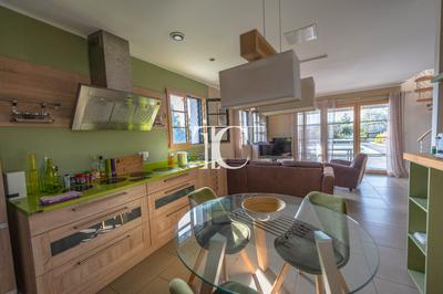 Maison - 94 m² - 5 pièces