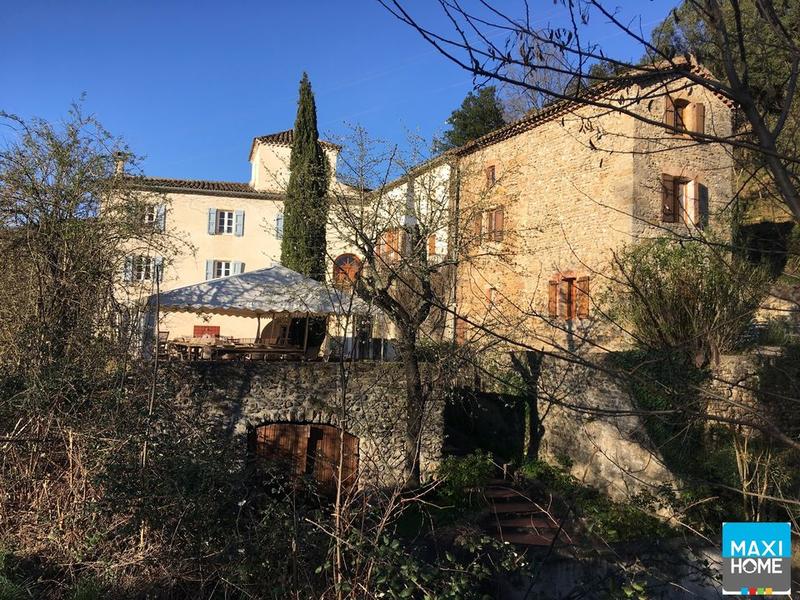 Mas - 415 m² - 16 pièces