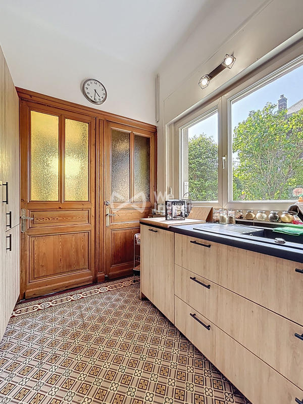 Maison - 220 m² - 8 pièces