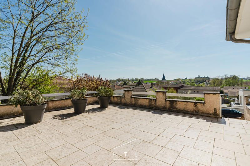 Maison - 225 m² - 9 pièces