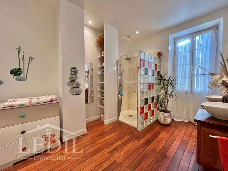 Maison - 300 m² - 5 pièces