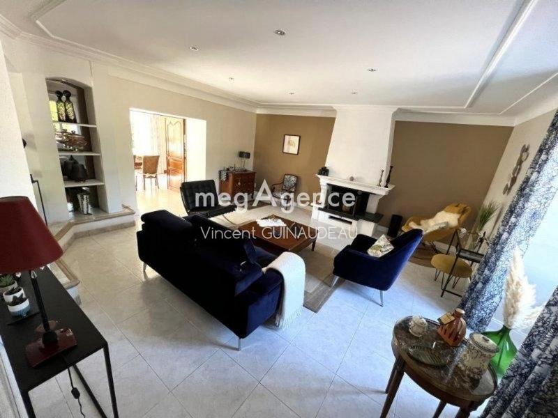 Maison - 250 m² - 7 pièces