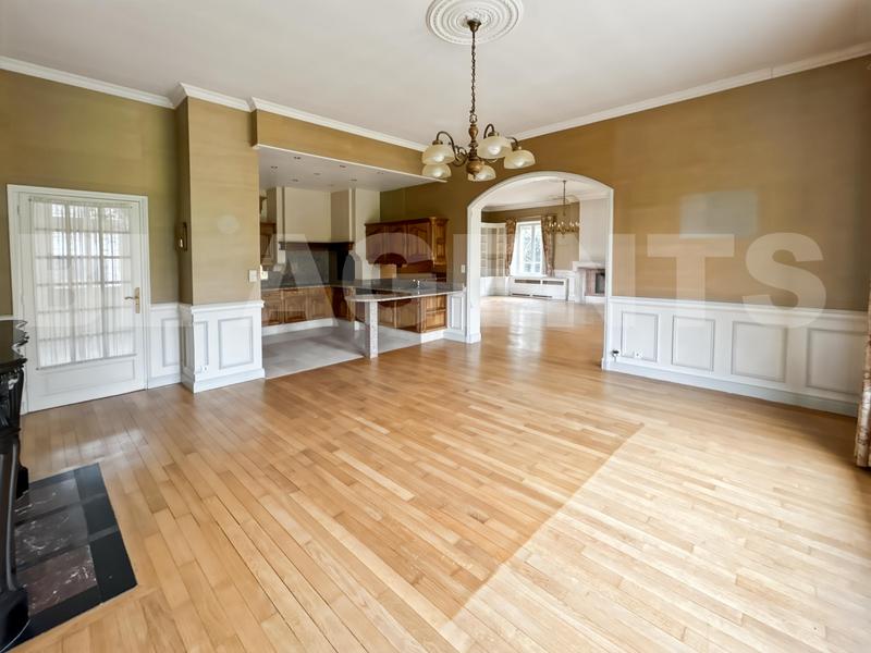 Maison - 336 m² - 10 pièces