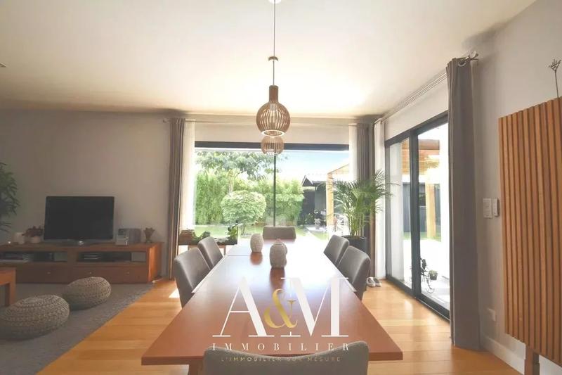 Maison - 140 m² - 5 pièces