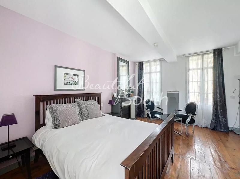 Maison chambre d'hôtes - 212 m² - 8 pièces