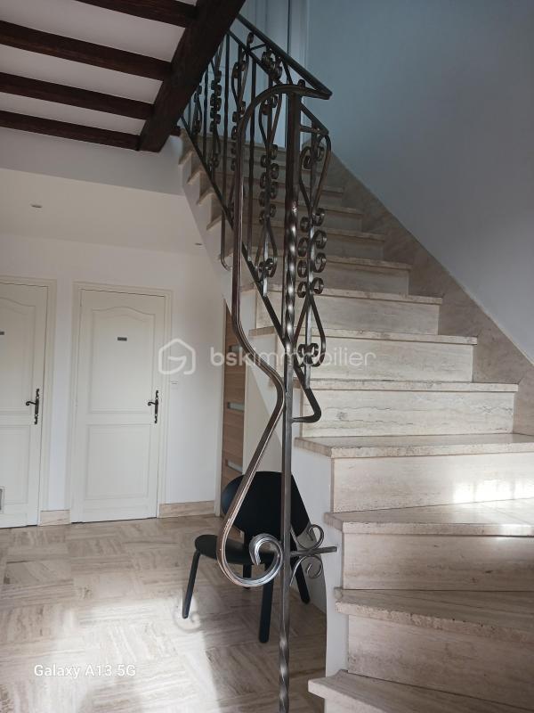 Demeure - 271 m² - 8 pièces