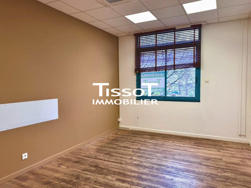 Bureau - 101 m² - 4 pièces