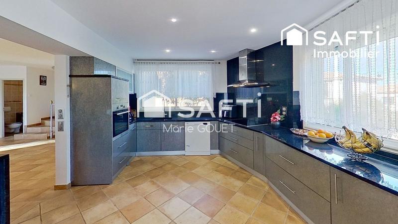 Maison - 205 m² - 8 pièces