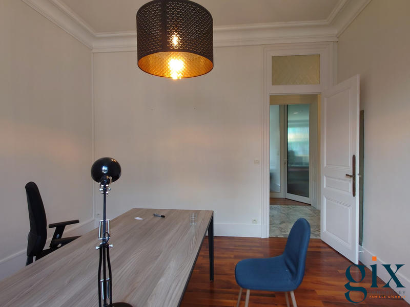 Appartement - 180 m² - 7 pièces