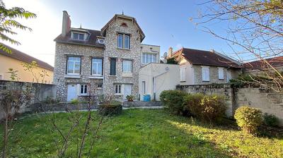 Maison - 147 m² - 6 pièces