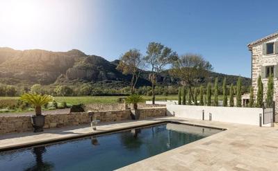 Mas - 800 m² - 15 pièces