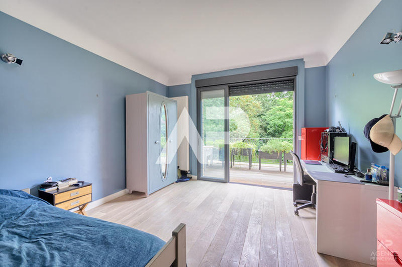 Maison - 278 m² - 11 pièces