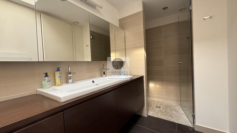 Maison - 215 m² - 6 pièces