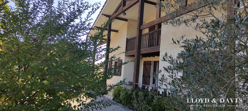 Maison - 180 m² - 7 pièces