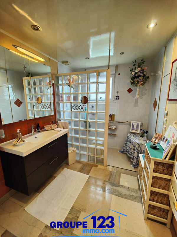 Maison - 166 m² - 8 pièces