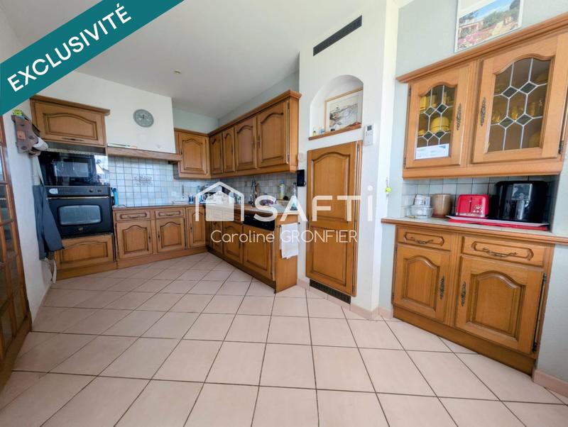 Maison - 210 m² - 10 pièces