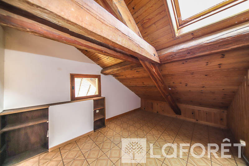 Maison - 260 m² - 17 pièces