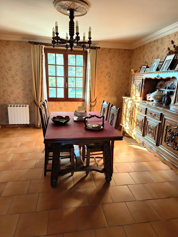 Maison traditionnelle - 179 m² - 9 pièces