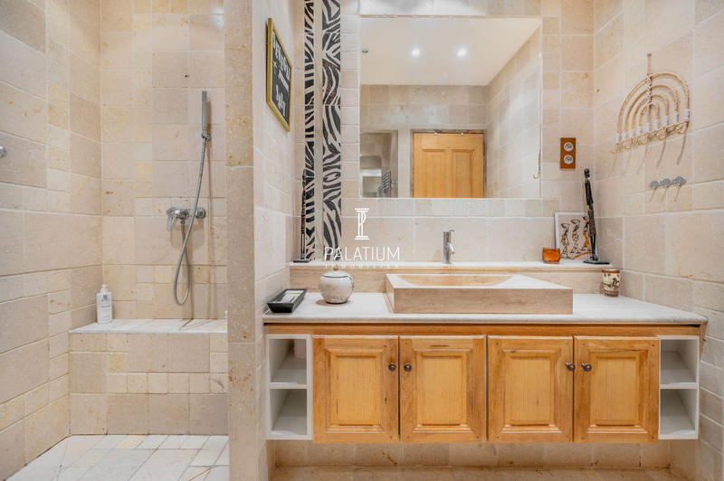 Maison ancienne - 235 m² - 8 pièces