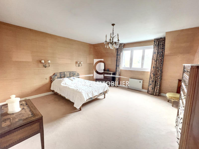 Maison - 196 m² - 7 pièces