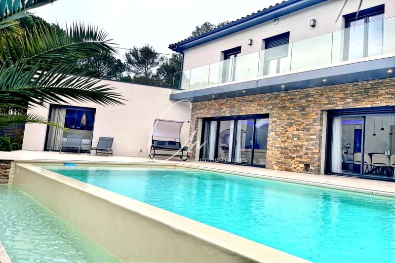 Maison - 187 m² - 6 pièces