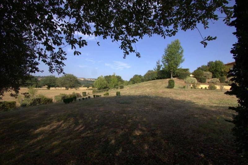 Propriété - 291 m² - 9 pièces