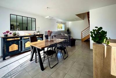 Maison - 95 m² - 6 pièces