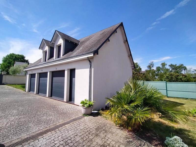 Maison - 448 m² - 9 pièces