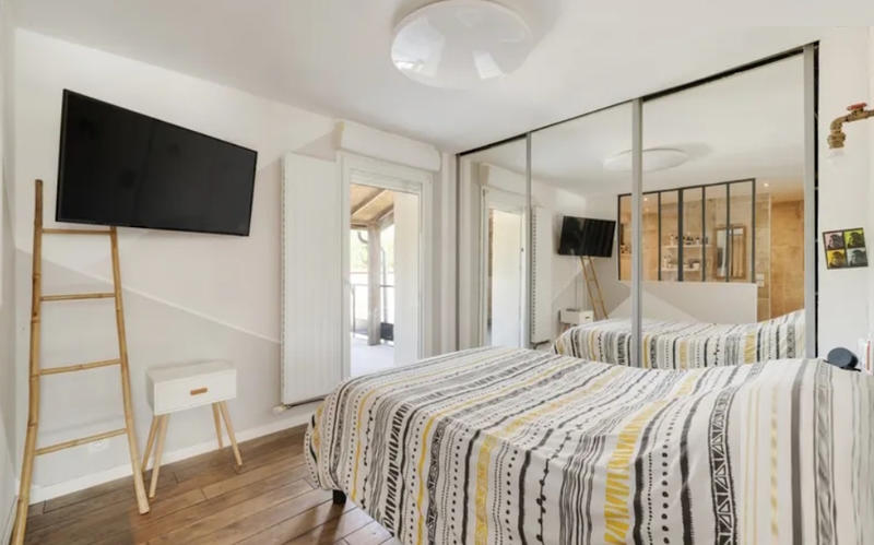 Maison - 221 m² - 10 pièces