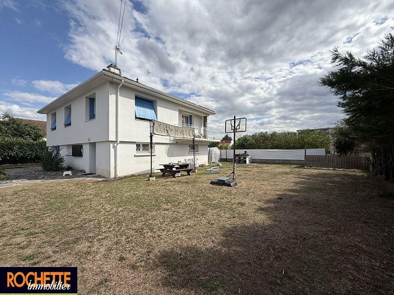 Maison traditionnelle - 147 m² - 6 pièces