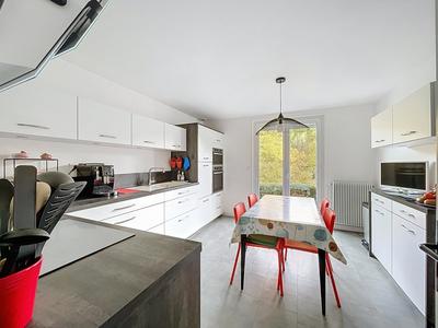 Maison - 178 m² - 8 pièces