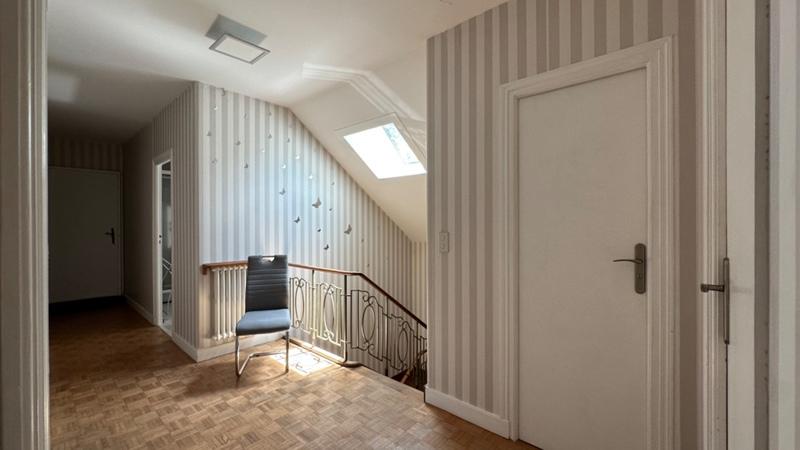 Maison - 324 m² - 9 pièces