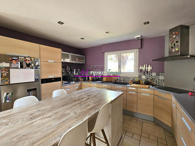 Villa - 246 m² - 15 pièces