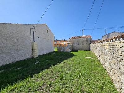 Maison en pierre - 62 m² - 2 pièces