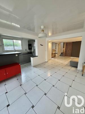 Maison - 95 m² - 5 pièces