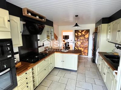 Maison - 234 m² - 8 pièces