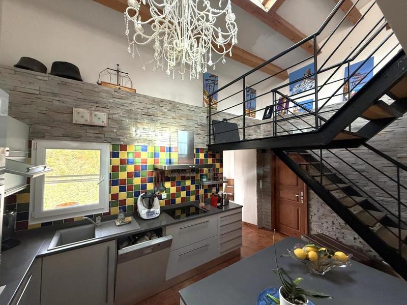 Appartement - 86 m² - 8 pièces