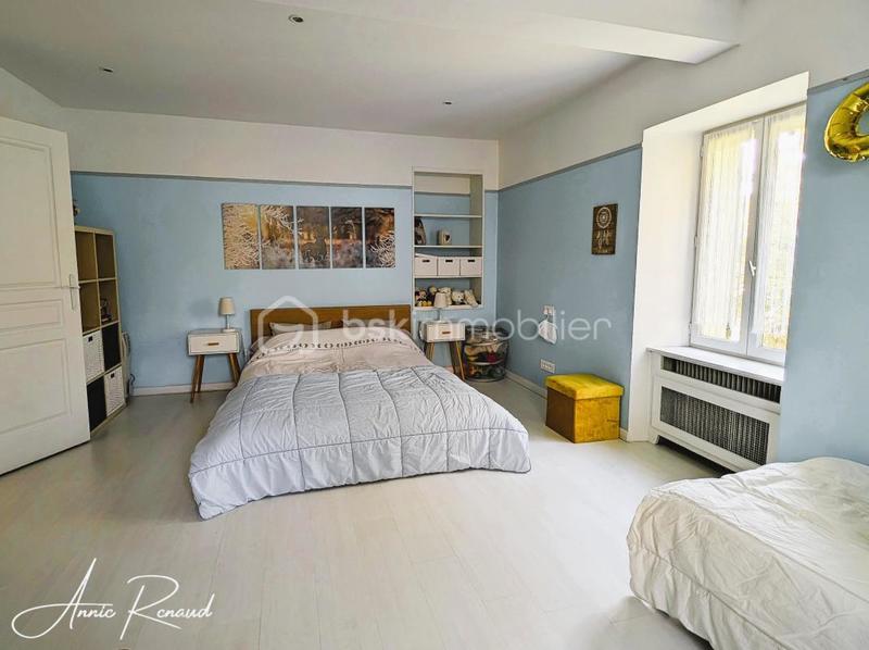 Demeure - 299 m² - 10 pièces