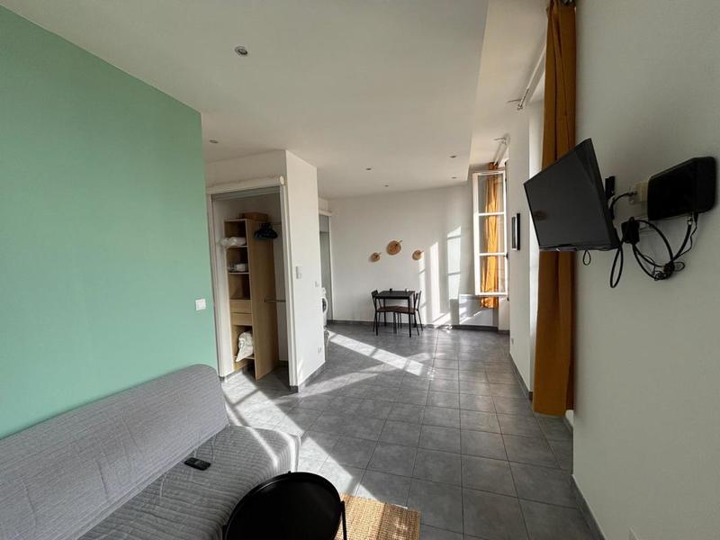 Studio - 25 m² - 1 pièce