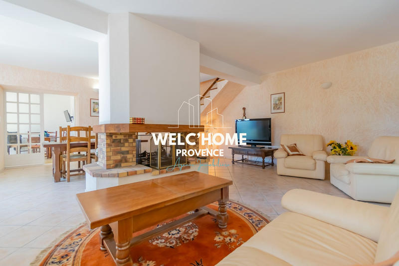 Maison - 181 m² - 9 pièces