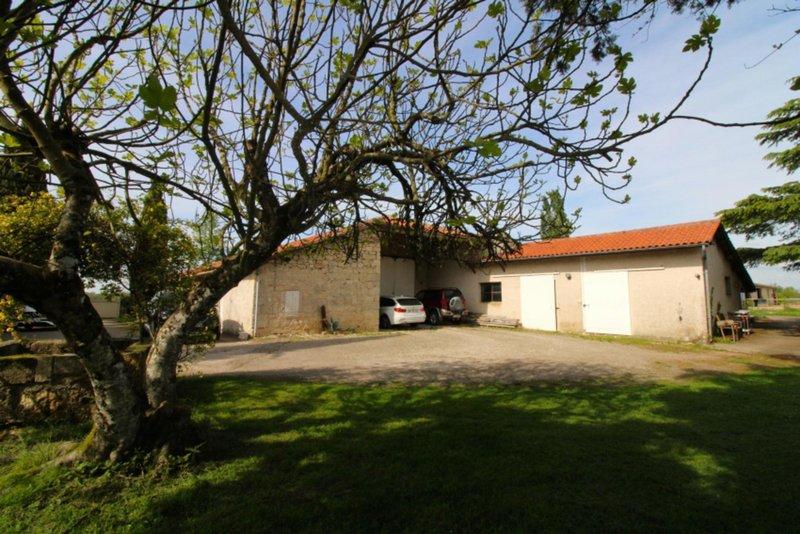 Propriété - 253 m² - 8 pièces