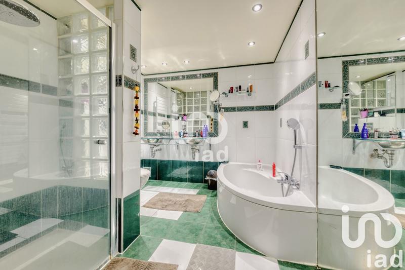 Maison - 250 m² - 7 pièces