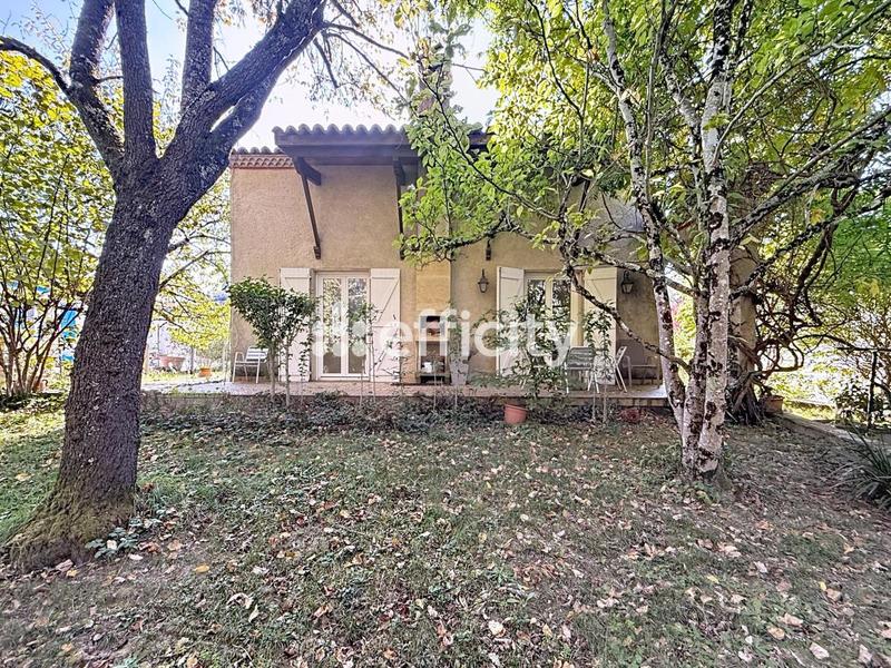 Maison - 220 m² - 6 pièces