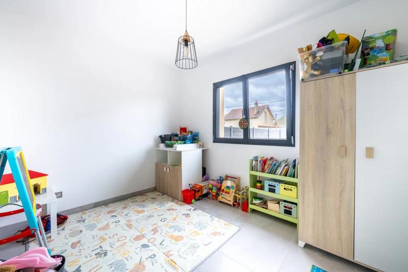 Maison - 168 m² - 8 pièces