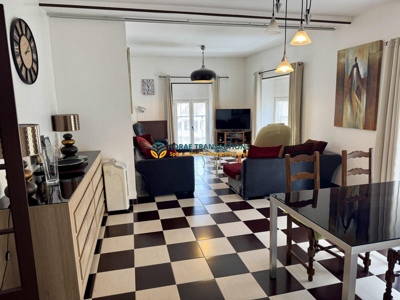 Maison - 468 m² - 10 pièces