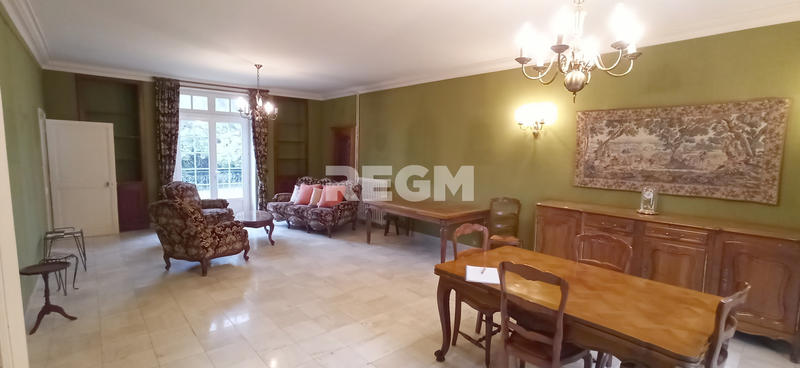 Propriété - 229 m² - 8 pièces