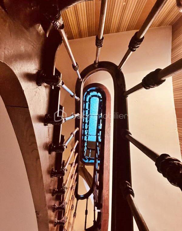 Maison - 232 m² - 9 pièces